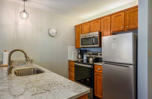 Snowshoe Condo | AS239/Ski-in/Ski-Out Escape w/Hot Tub in Snowshoe