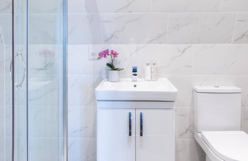 Brondesbury Park Apartment | ASA-27 All Souls Avenue