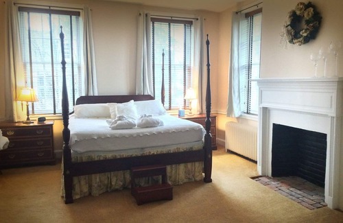 Marietta Bed & Breakfast | Ascot Bed & Breakfast Sleeps up to 16+