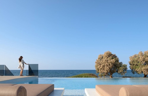 Skaleta Villa | Asea Villa, Spectacular right-on-the-beach Retreat
