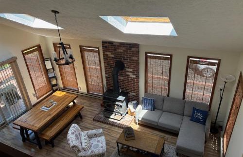 Long Pond Ski Chalet | Ash Cottage in Poconos near Camelback & Kalahari