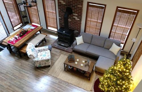 Long Pond Ski Chalet | Ash Cottage in Poconos near Camelback & Kalahari