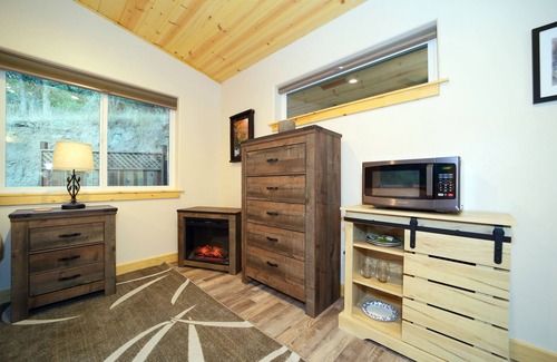 Three Rivers House | Ash Mountain Suite 1 mile to Sequoia Natl Park!