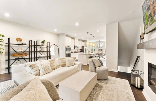Ashburn House | Ashburn 4-BR Homestay/Close to Dulles & METRO