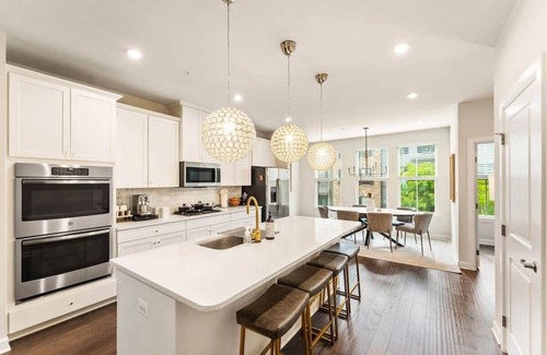 Ashburn House | Ashburn 4-BR Homestay/Close to Dulles & METRO
