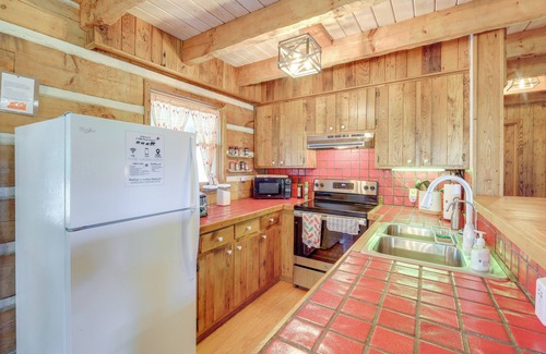 Warrensville Cabin | Ashe County Log Cabin: Mountain-View Deck, Sauna