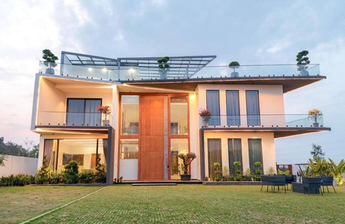 Hyderabad Villa | ASHVA RETREAT – Luxury Pool Villa with Lawn Near RGIA Airport, Hyderabad