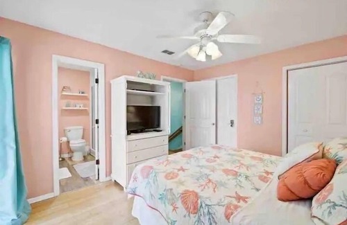 Summer Breeze Condo | Ask about “Last minute specials”! Beach house close to all of the best places!