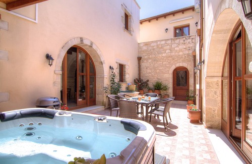 Mylopotamos House | Askoutsi Manor, a Natural Tranquil Retreat! With jacuzzi terrace!