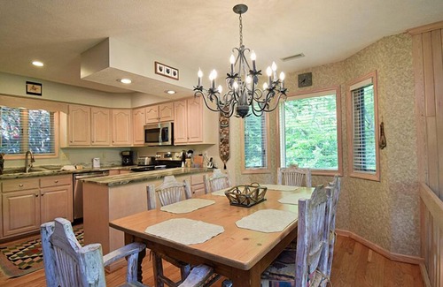 Blowing Rock Condo | Aspen 3 | Fireplace, Restaurant, Pool, Spa