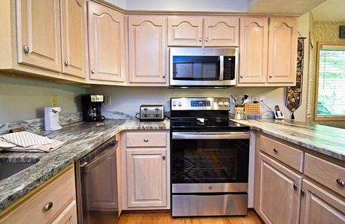 Blowing Rock Condo | Aspen 3 | Fireplace, Restaurant, Pool, Spa