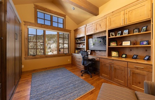 Corkscrew Flats House | Aspen Grove Chalet: Private Hot Tub, Fire Pit, Pet-Friendly, Near Downtown