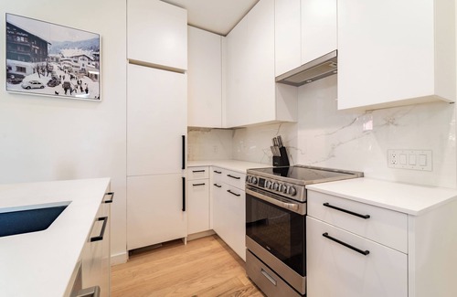 West End Condo | Aspen Hideaway by AvantStay | Walk to Aspen, Near Slopes + Pool & Hot Tub Access