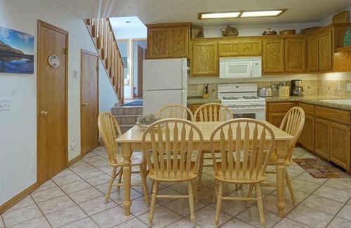 June Lake Apartment | Aspen Meadows 11