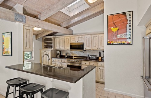 Aspen Condo | Aspen Mountain! Air Conditioning. Incredible Views. Gas FP, Balcony, Garage, Parking, Pool/Hot Tub