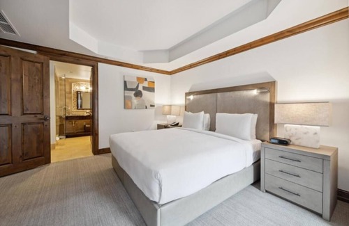 Aspen Resort | Aspen Mountain Residences Luxury 2-BR/2BA condo 1 block from SilverQueen Gondola