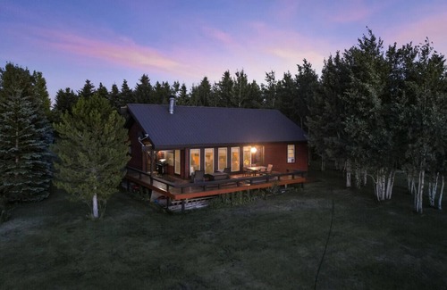 Island Park Cabin | *Aspen Pointe*Waterfront Cabin on Henry`s Lake