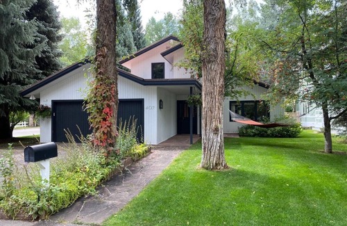 West End House | Aspen Vacation Rentals - Beautiful West End Home - Great Location on vrbo.com