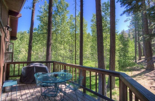 South Lake Tahoe House | Aspen View Lodge | Mt. Cabin Retreat Close to Winter Fun | HCH0863