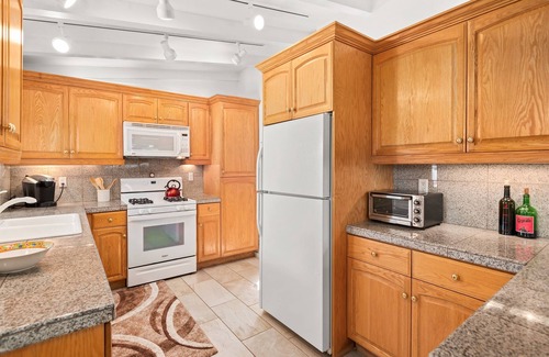West End House | Aspen West End - Quiet Neighborhood 3 Bedroom Home by RedAwning