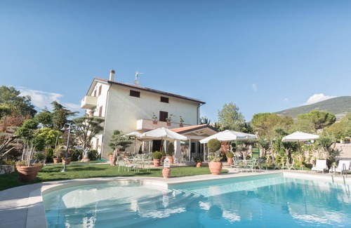 Rivotorto Apartment | Assisi apartment, kitchen, swimming-pool, spa and breakfast
