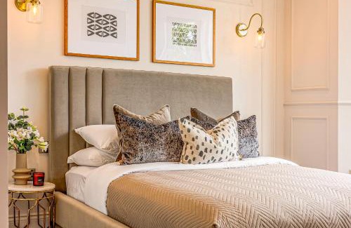 Queen's Park Apartment | Astounding 4BR Haven with garden Queens Park Tube