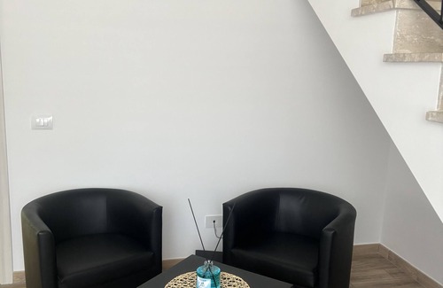 Nettuno House | At 100 mt from the sea and train station, room with all amenities