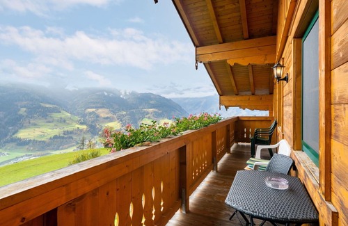 Bruck an der Grossglocknerstrasse Villa | Stunning villa for 5 people with WIFI, TV, balcony and parking