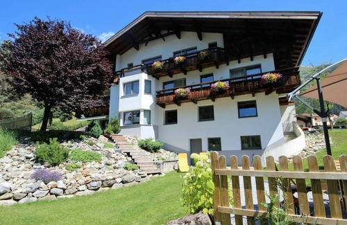 Pettneu am Arlberg Villa | 48 m² Villa ∙ 1 bedroom ∙ 5 guests