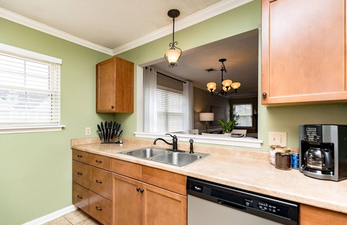 Warner Robins House | At Home+1 | Stylish 2BR Townhome | Fenced Yard
