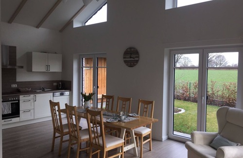 Belau House | At home on Lake Belauer
