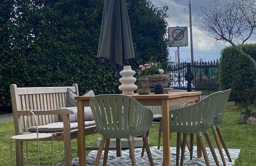 Alt-West Apartment | At home with friends and with love and heart for our guests