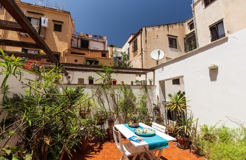 Kalsa Apartment | At Kalsa Quiet & Flowered Terrace Free Park 2 min away Ideal for remote working!