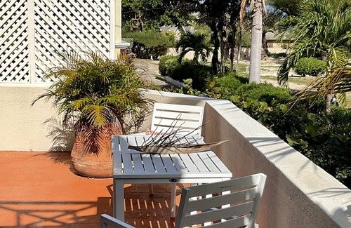 Silver Sands Villa | At the beach, Dreamin villa, staffed daily, relax recharge and enjoy. Welcome !