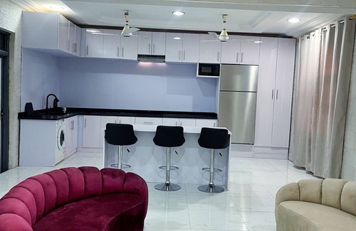 East Legon House | At the centre of everything you need, the best restaurants & nature. Airport 12m