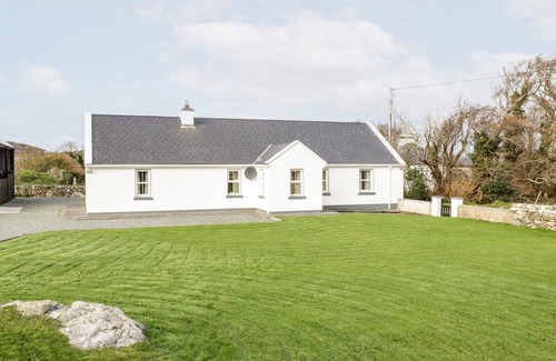 Clooncarrabaun House | AT THE CROSSROADS, family friendly in Louisburgh, County Mayo