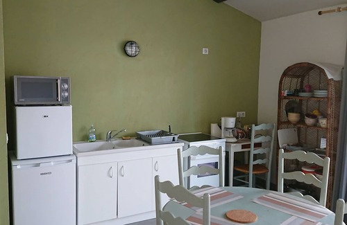Bourcefranc-le-Chapus Apartment | At the foot of the Ile d'Oléron, large studio with courtyard and bicycles.