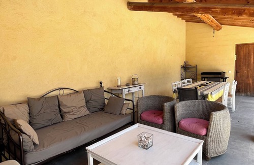Maubec House | At the foot of the Luberon, beautiful Provencal house with pool and views of the Luberon