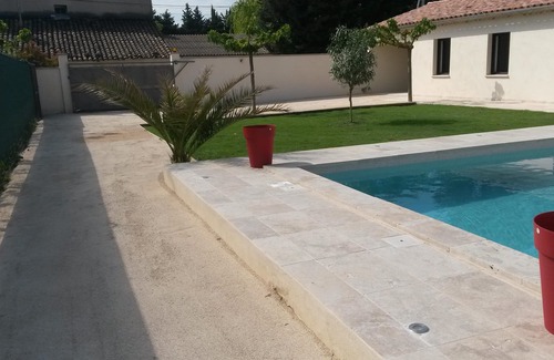 Monteux Cottage | At the foot of Ventoux, new air-conditioned gîte with private pool