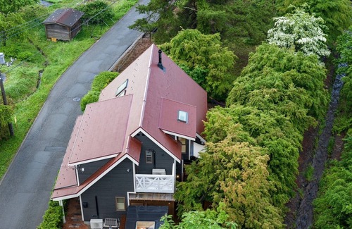 Hokuto House | At the southern foot of Mt Yatsugatake not far f / Hokuto Yamanashi