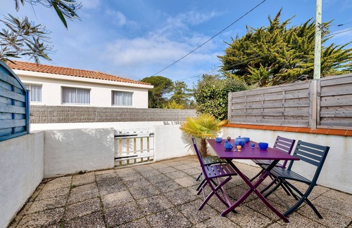 Notre-Dame-de-Monts Ski Chalet | At two steps from the beach, nice house for 4