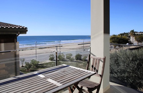 Torredembarra Apartment | AT010 ULTRAMAR: Nice modern apartment overlooking the beach of Baix a Mar