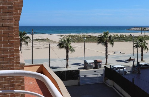 Torredembarra Apartment | AT011 LES PALMERES: Apartment for 5 people with pool on the beach front