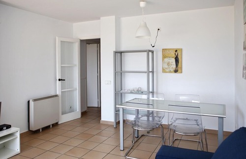 Torredembarra Apartment | AT038 LES PALMERES: Front line apartment with pool and parking