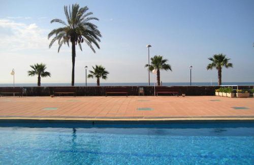 Torredembarra Apartment | AT046 Els Pins, 1ra línea de la playa, piscina, airco, aparcamiento