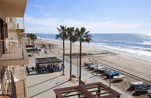 Torredembarra Apartment | AT173 BAIX A MAR: 2 bedroom apartment on the seafront