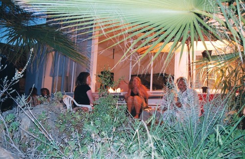 Fonte do Bispo House | Atelier-Studio 90m2, flooded with light, near the sea, pool, air conditioning, wifi, TV and art