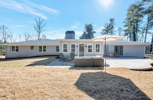 Roswell House | ATH - Huge Roswell Ranch. 2800 Square feet on one level.