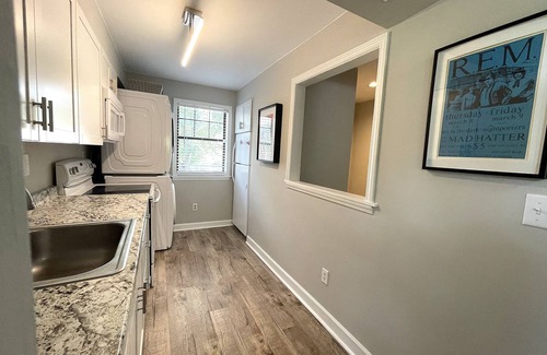Athens Condo | Athen Condo 1 mile to stadium and downtown!