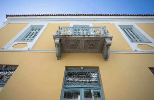 Chalcis House | Athena & Pegasus Suites - Medousia Spa Luxury Escape